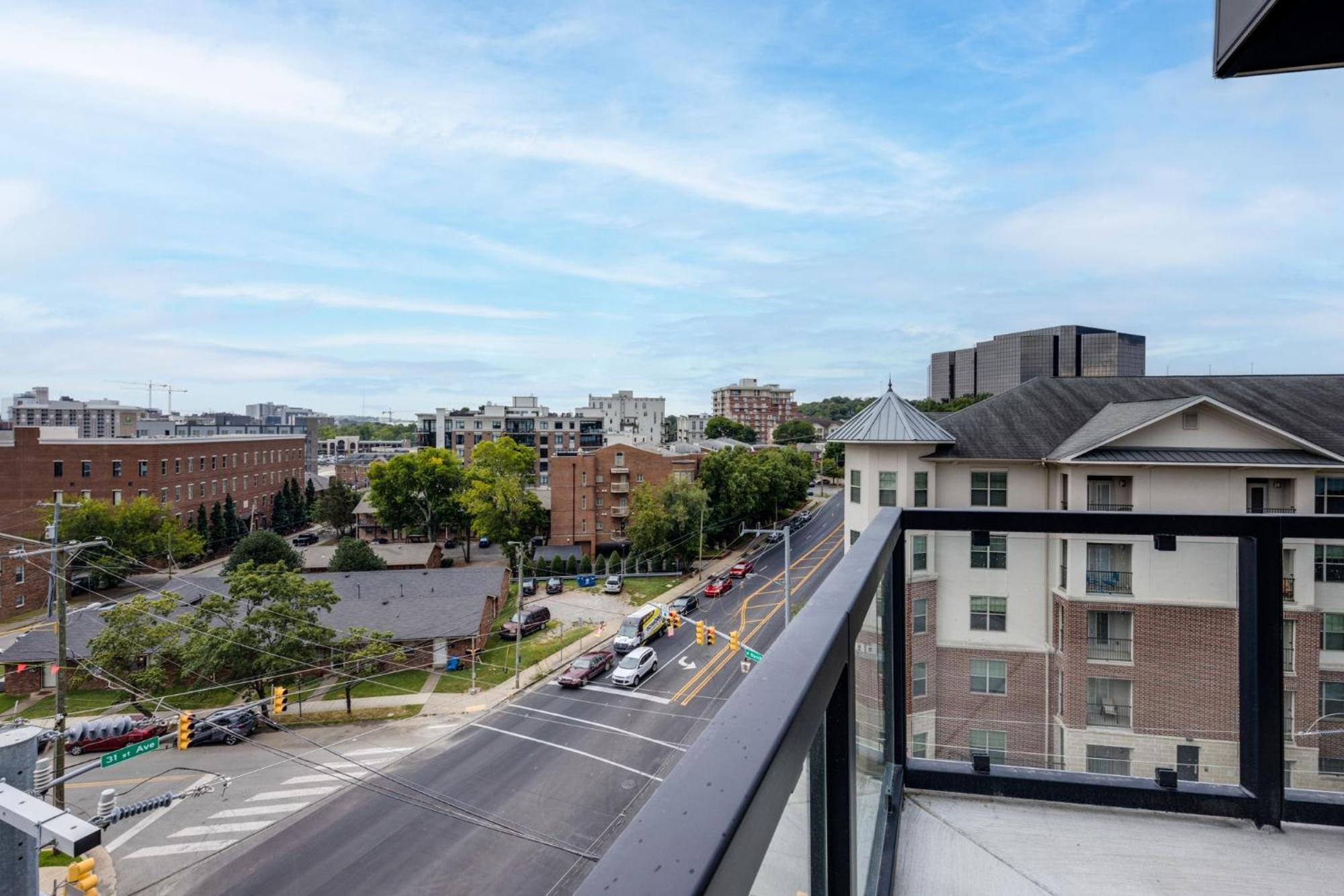 Apartamento Elegant Corner Penthouse With Private Balcony, Skyline Views, Pool, And Gym Nashville Exterior foto