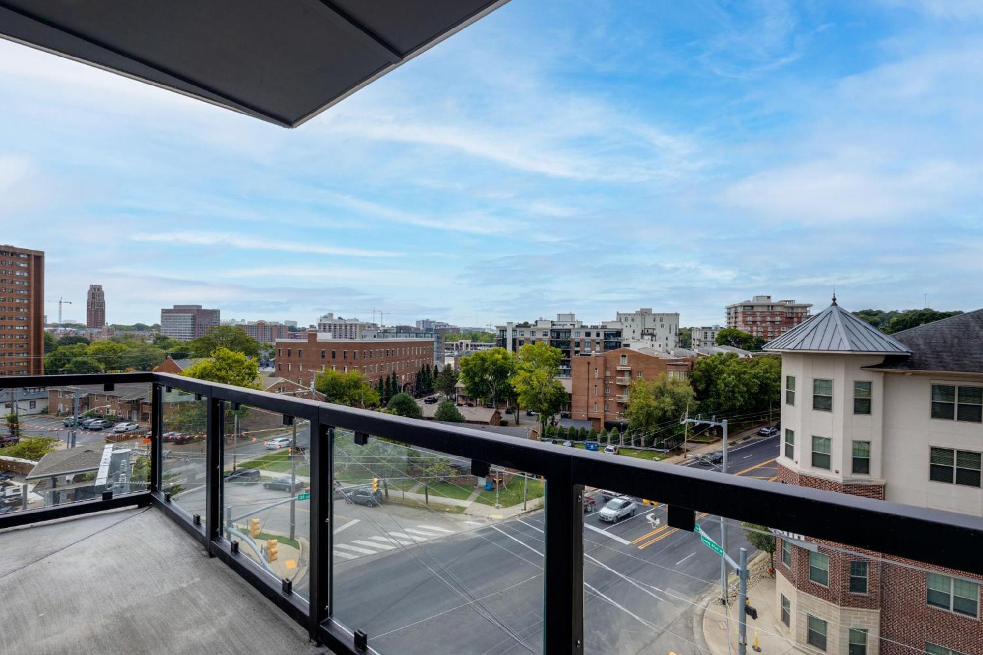 Apartamento Elegant Corner Penthouse With Private Balcony, Skyline Views, Pool, And Gym Nashville Exterior foto